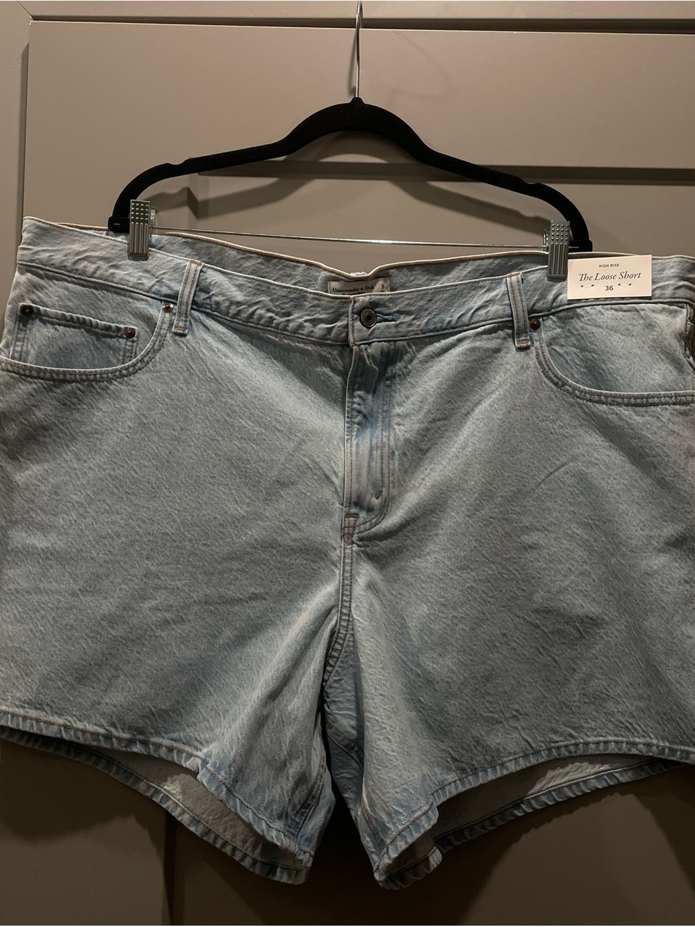 Abercrombie The Loose Short Light Wash Denim Shorts NWT Size 36
